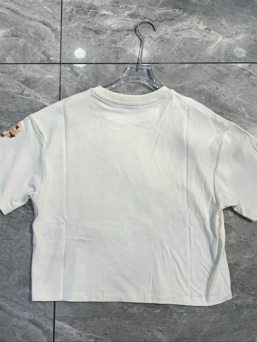 ALICE & OLIVIA EVAN APPLIQUE OVERSIZED TEE - Picture 14 of 14